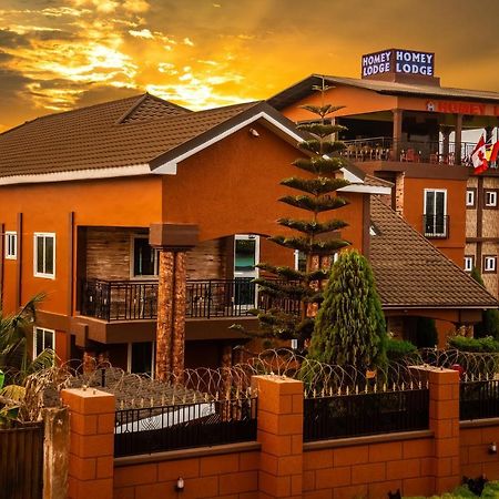 Homey Lodge คูมาซี ภายนอก รูปภาพ