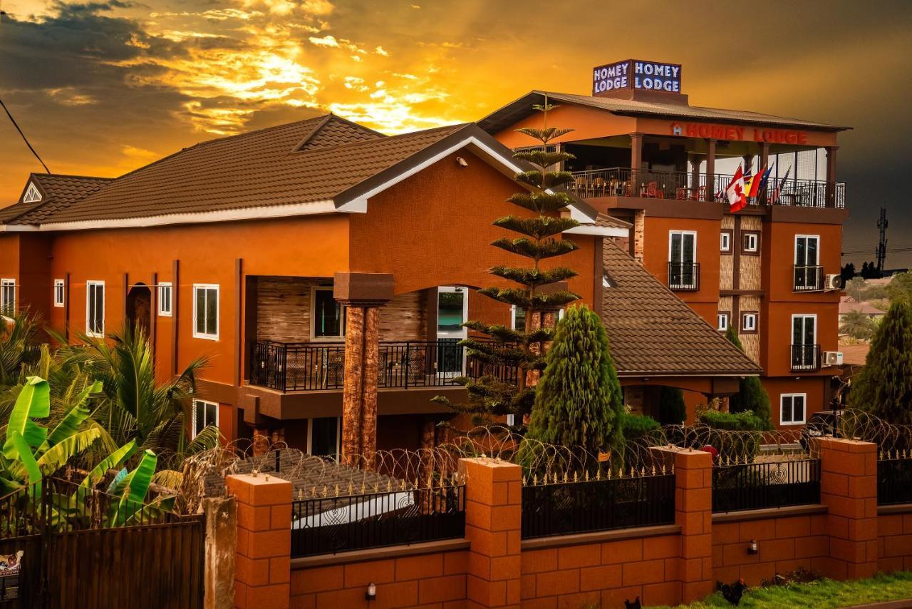 Homey Lodge คูมาซี ภายนอก รูปภาพ