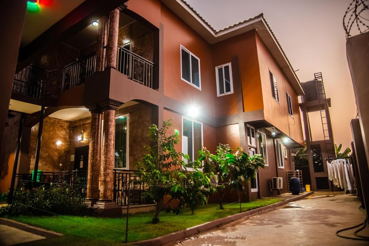 Homey Lodge คูมาซี ภายนอก รูปภาพ