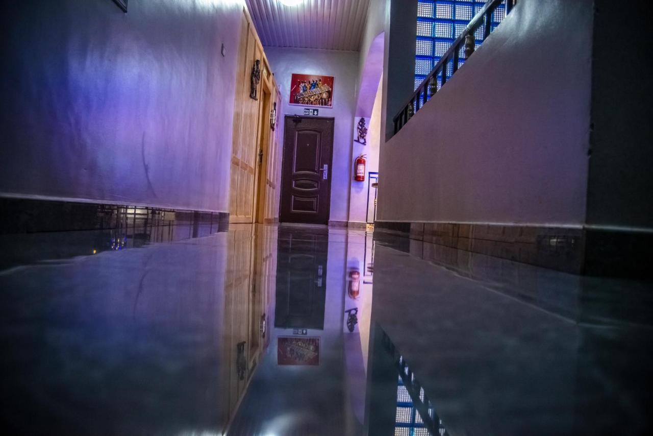 Homey Lodge คูมาซี ภายนอก รูปภาพ