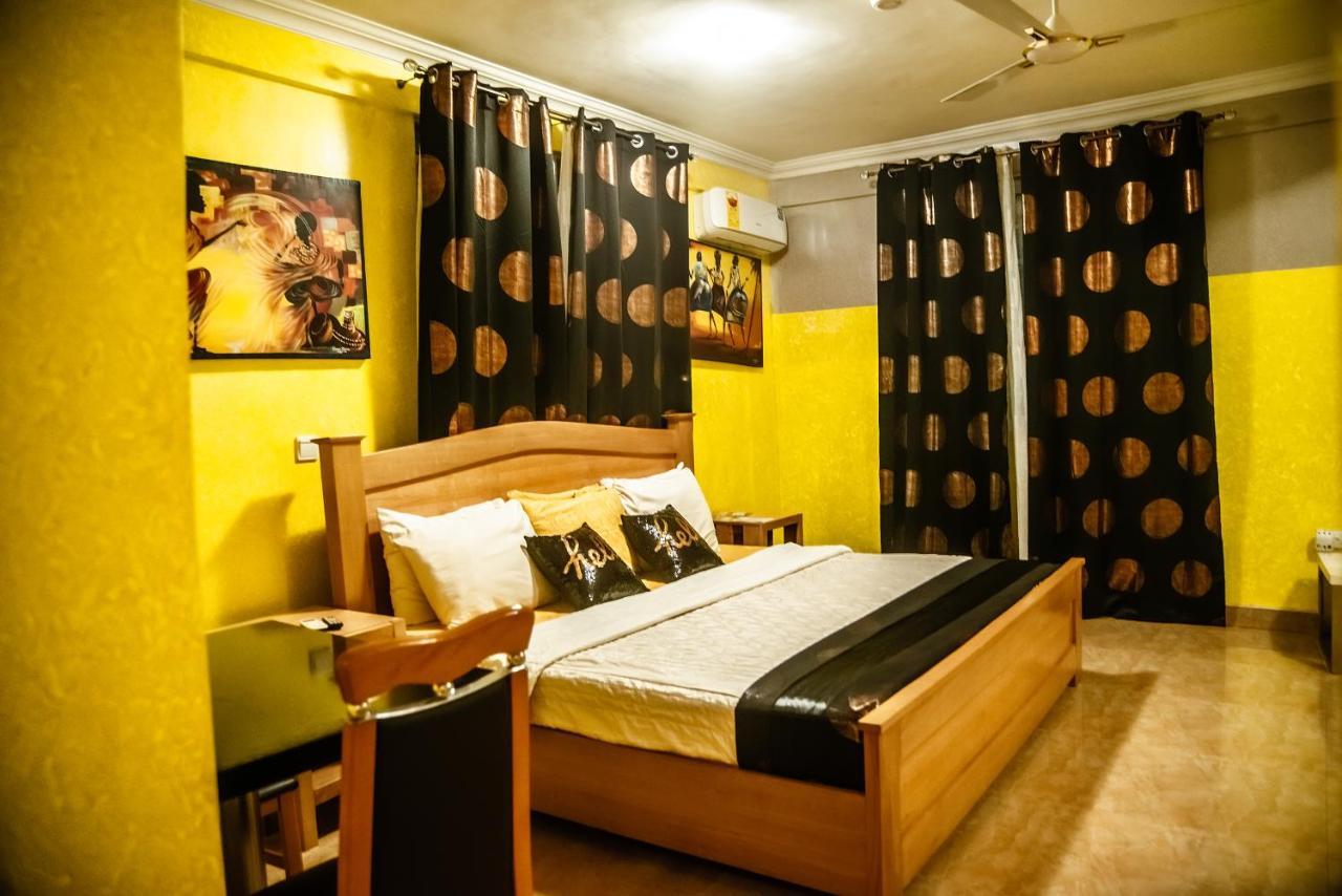 Homey Lodge คูมาซี ภายนอก รูปภาพ