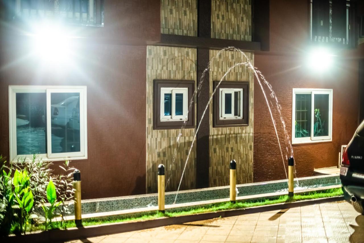 Homey Lodge คูมาซี ภายนอก รูปภาพ