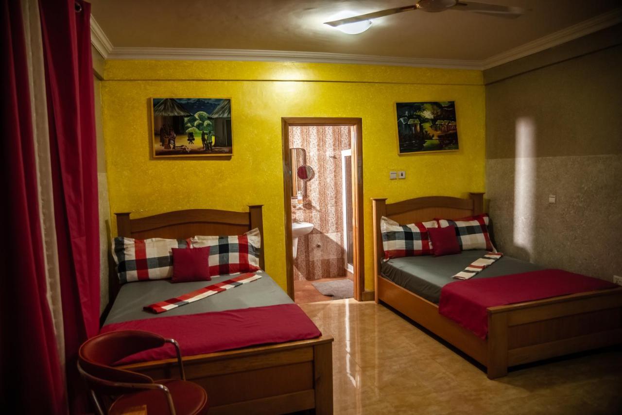 Homey Lodge คูมาซี ภายนอก รูปภาพ