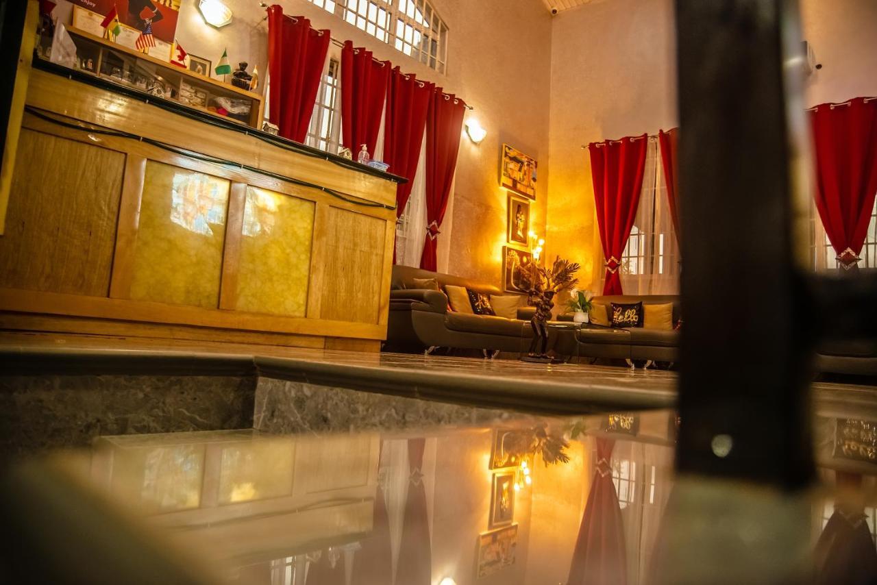 Homey Lodge คูมาซี ภายนอก รูปภาพ