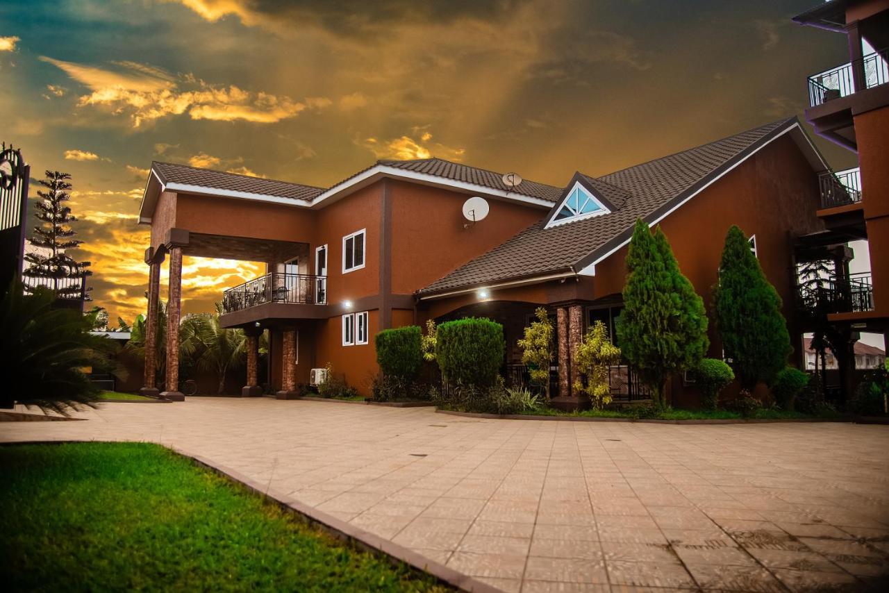 Homey Lodge คูมาซี ภายนอก รูปภาพ