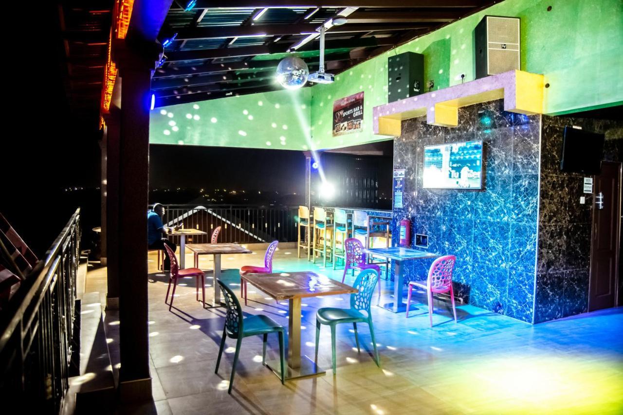 Homey Lodge คูมาซี ภายนอก รูปภาพ