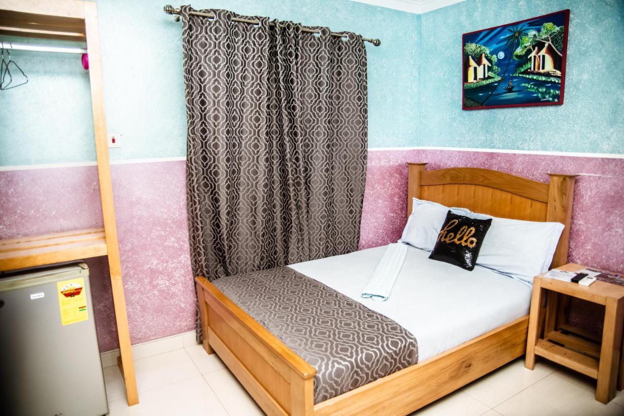 Homey Lodge คูมาซี ภายนอก รูปภาพ