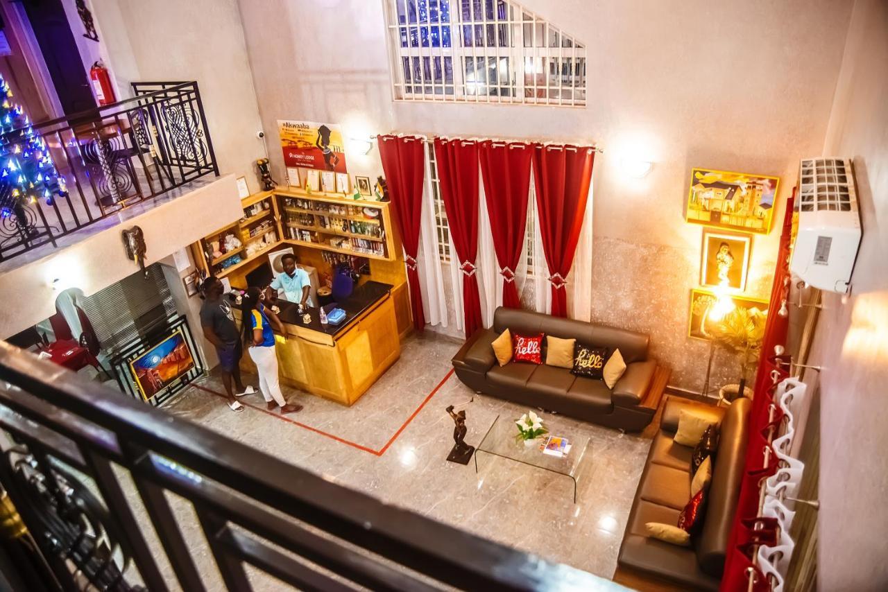 Homey Lodge คูมาซี ภายนอก รูปภาพ