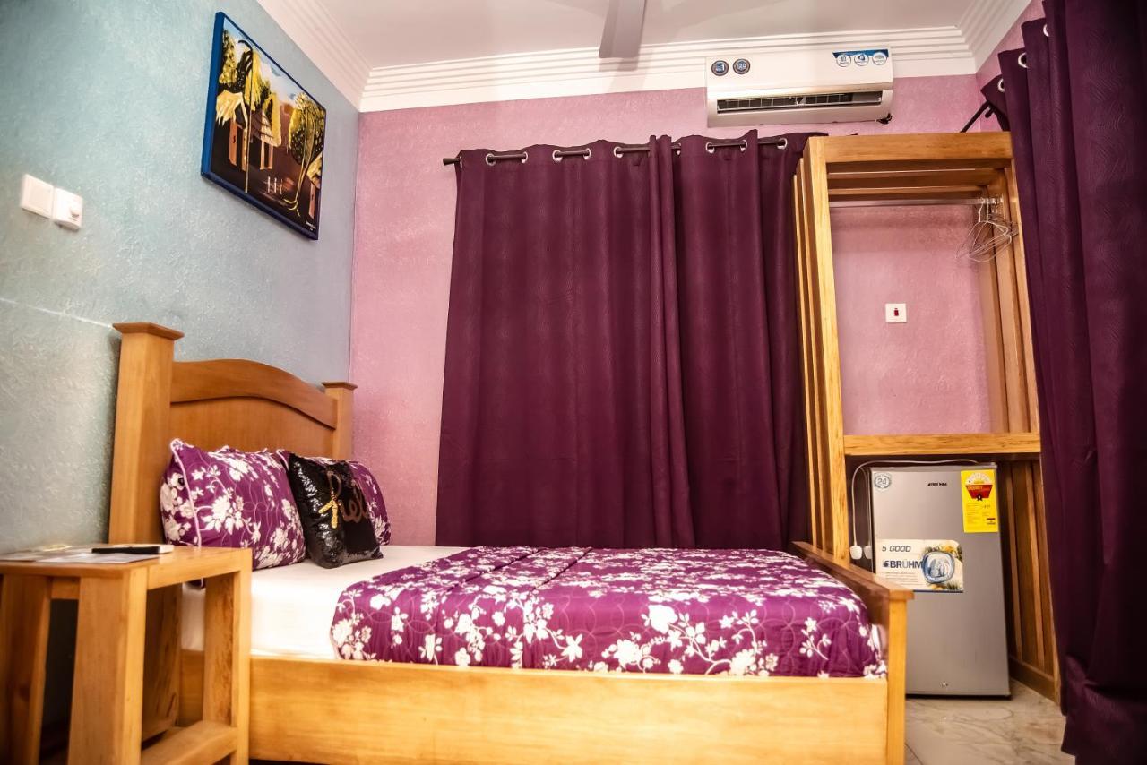 Homey Lodge คูมาซี ภายนอก รูปภาพ
