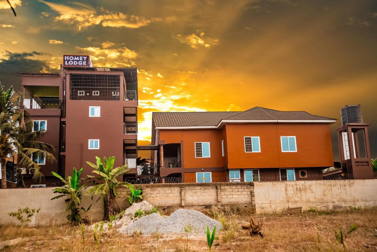 Homey Lodge คูมาซี ภายนอก รูปภาพ