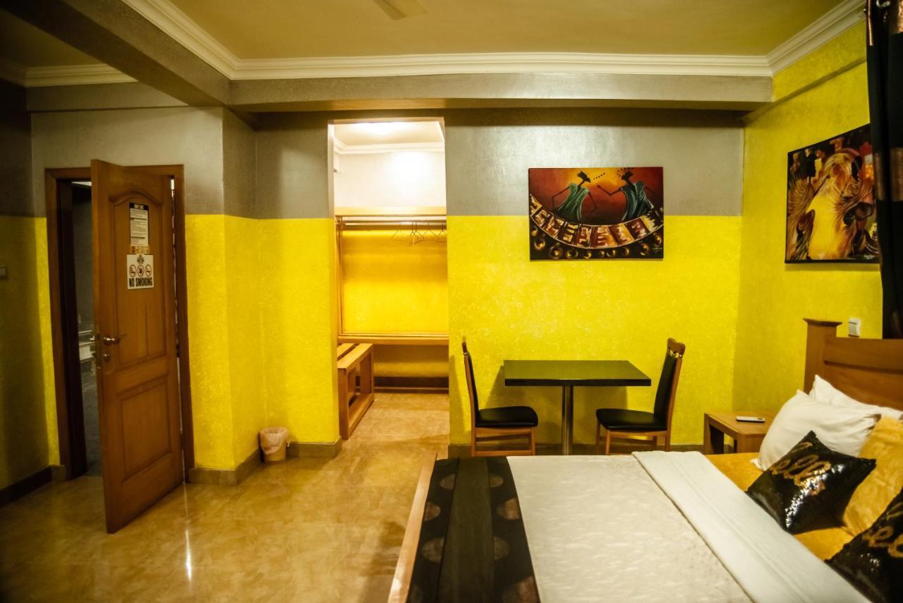 Homey Lodge คูมาซี ภายนอก รูปภาพ