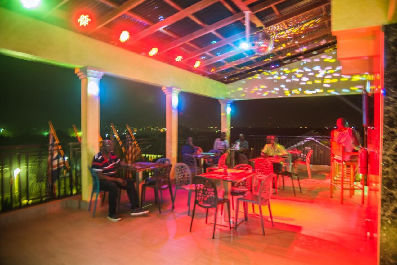Homey Lodge คูมาซี ภายนอก รูปภาพ