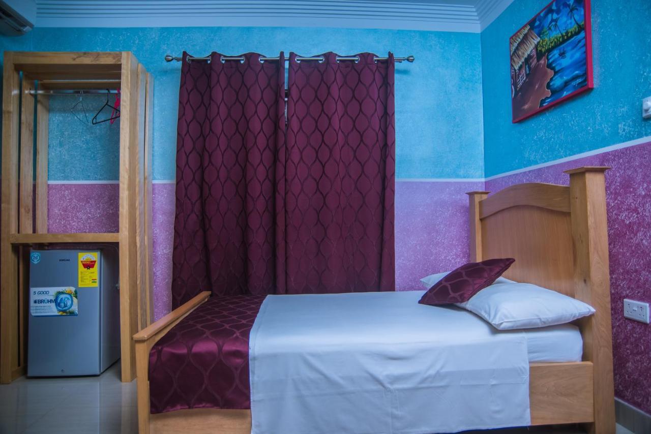 Homey Lodge คูมาซี ภายนอก รูปภาพ