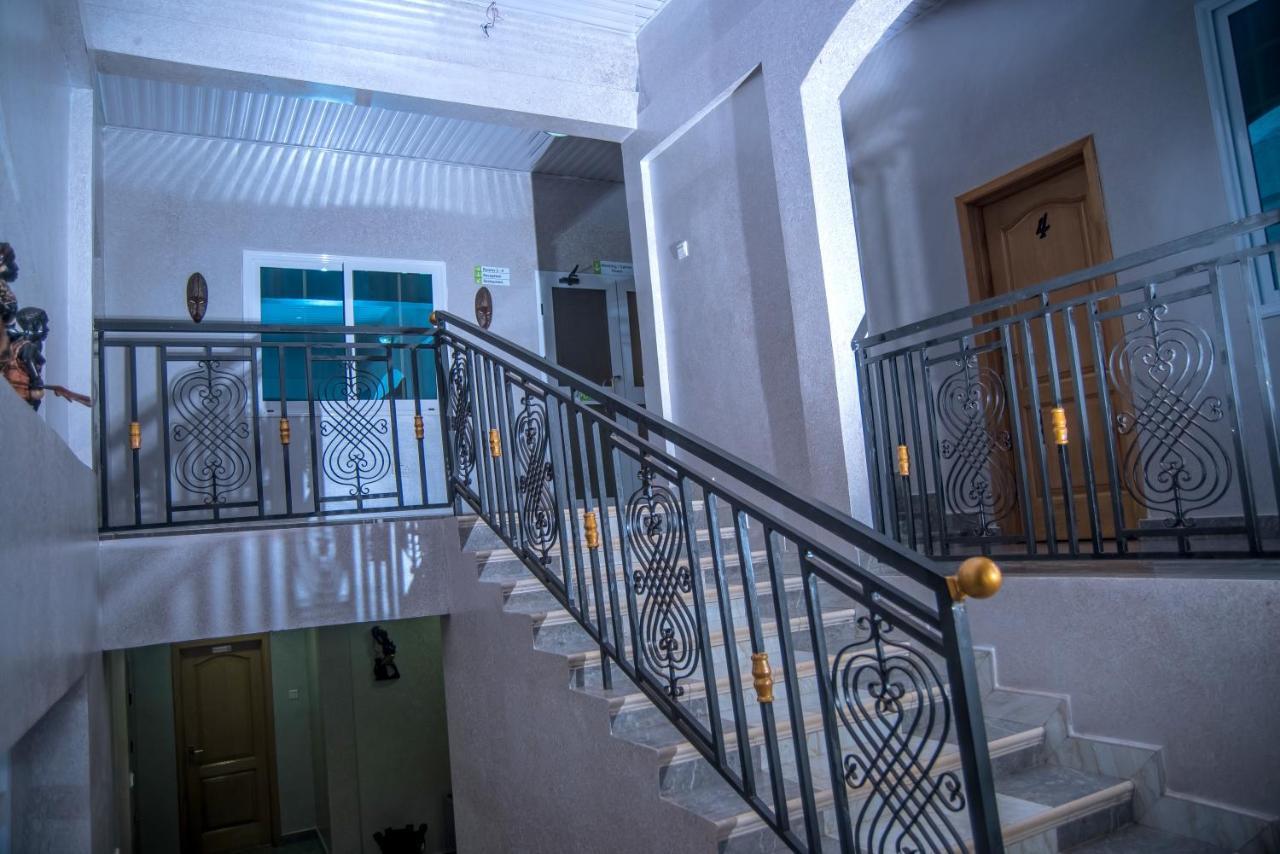 Homey Lodge คูมาซี ภายนอก รูปภาพ