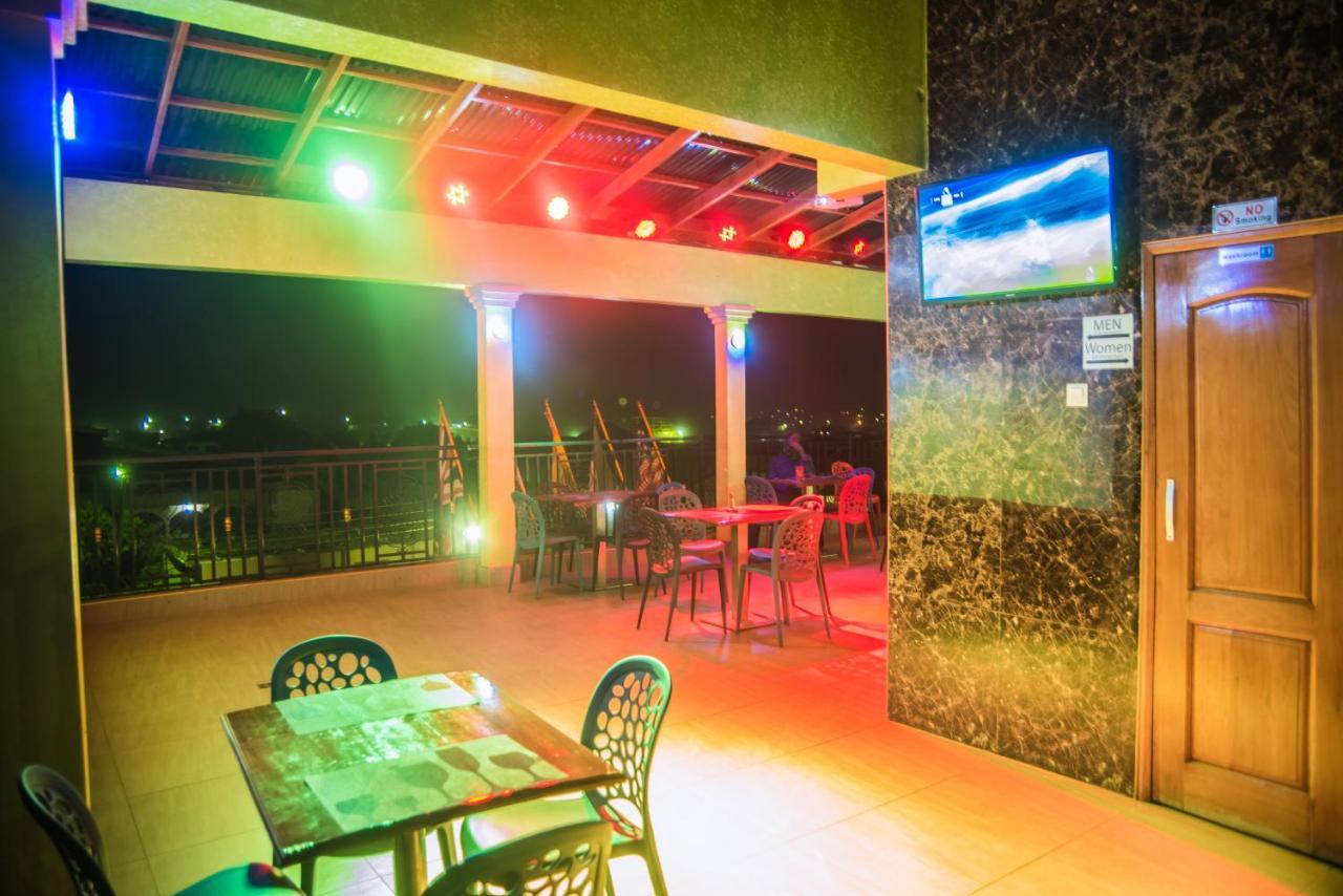 Homey Lodge คูมาซี ภายนอก รูปภาพ