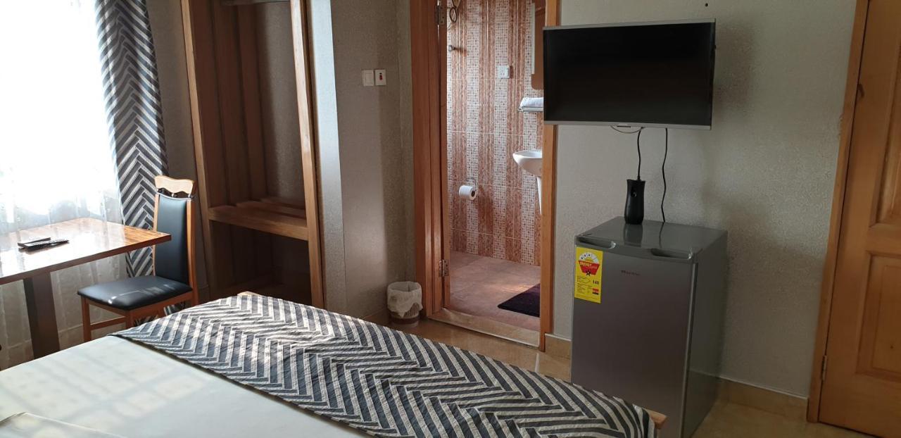 Homey Lodge คูมาซี ภายนอก รูปภาพ